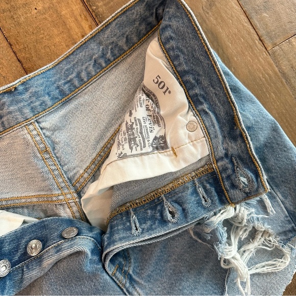 Levi's 501 Light Wash Distressed Denim Shorts - Picture 4 of 4